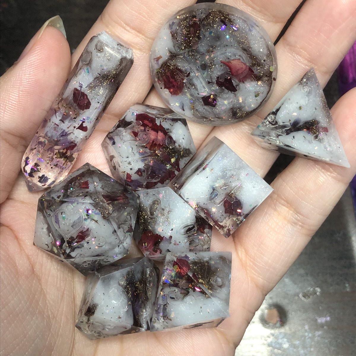 HealersHug's tweet image. Shop update February 24TH 3pm PT!! A bit of a smaller update as I’ve been working to get some commissions out! I know I’ve also been bad about posting on socials but I’ve just now had the spoons to get posts ready. 

#dnd #dungeonsanddragons #ttrpg #dice #diceset #dicemaker