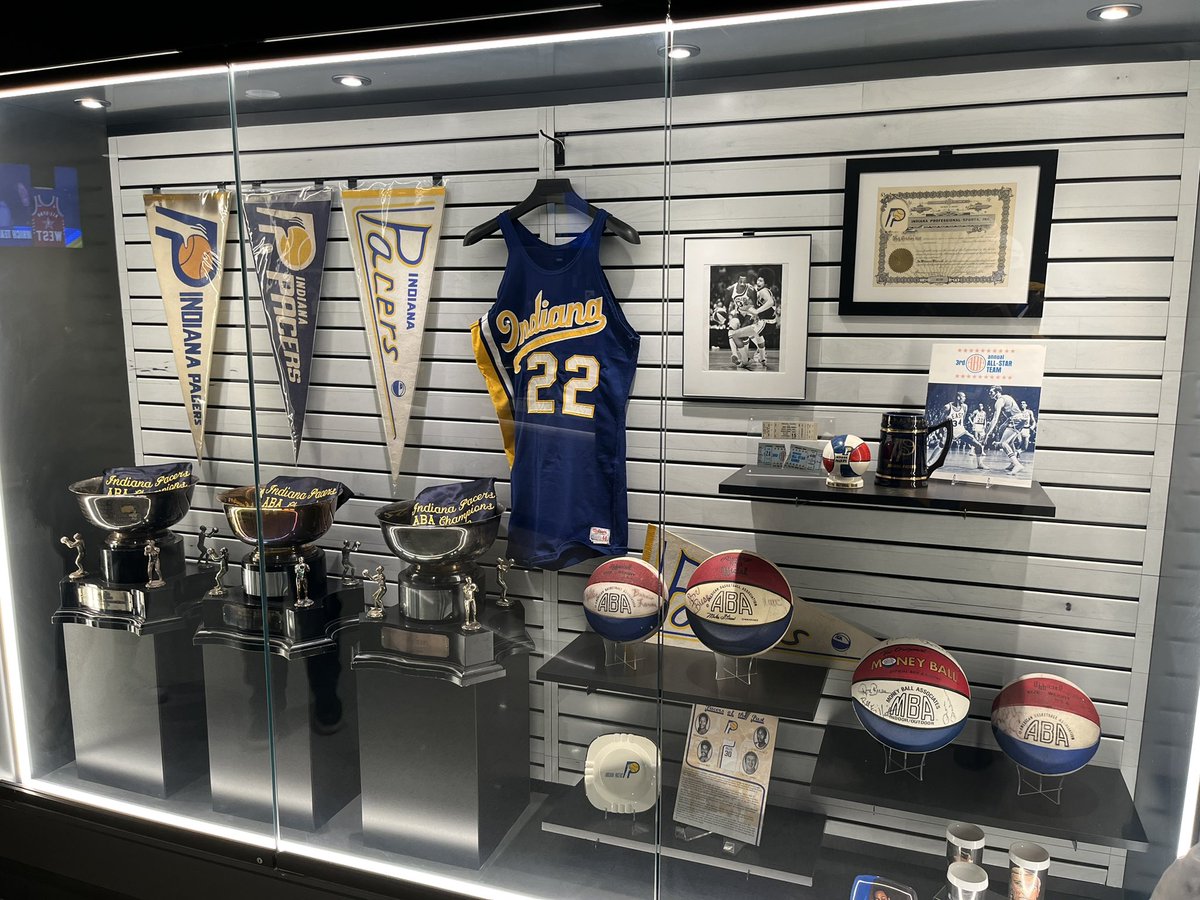 pfarrellUSRT's tweet photo. Made it to Indianapolis for the NBA All Star Game. As per usual repping the 716, in particular the 1978 All Star Game MVP. #randysmith #buffalobraves https://t.co/RBJXLKbMCr
