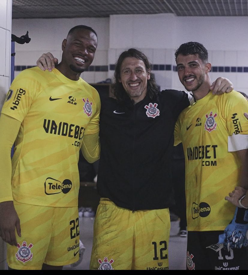 povotime1910's tweet photo. Os goleiros do Corinthians! 🤪🦅

📸 [Reprodução] https://t.co/E5IAACvYxt