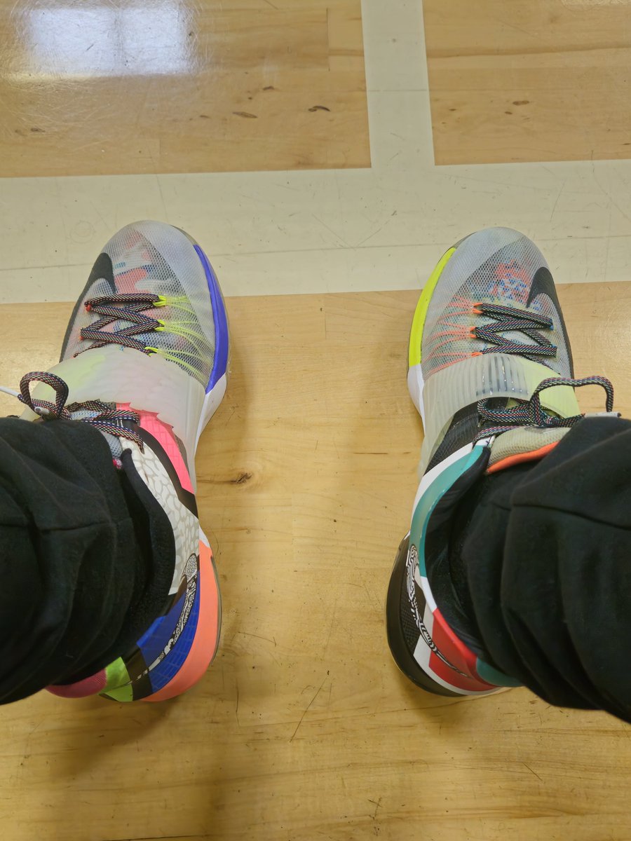 OSOREAL's tweet photo. @Break111710 What the KD 7 https://t.co/POFiMEVp3u