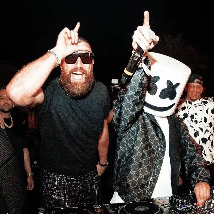 detroitswiftt's tweet image. current mood