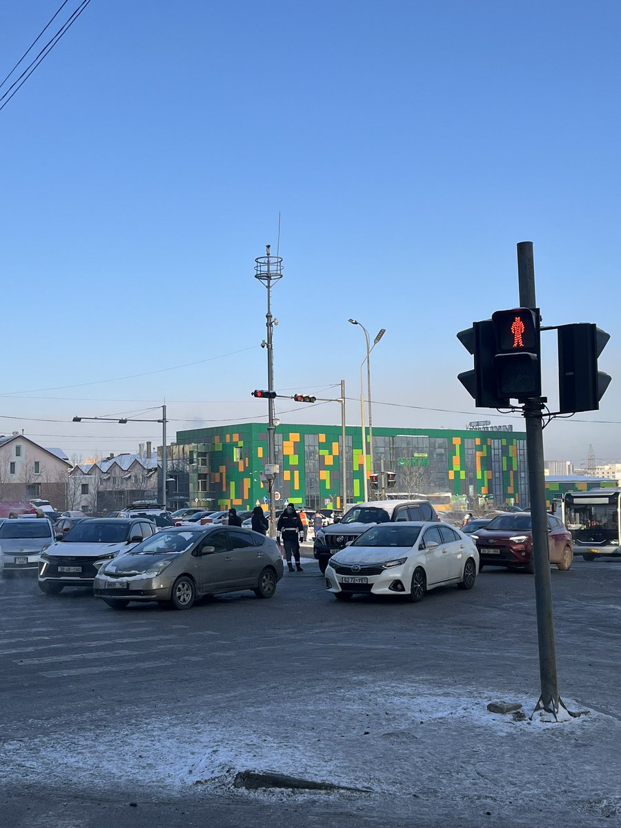 Хотын дарга аа, зайсангийн нэг чигийн урсгал яармагийн урсгалд л сайнаар нөлөөлж байна, бусдааар ямар ч нэмэр алга аа, ЗХУТ-ийн хөдөлгөөн зохицуулалт хяналтын хэлтэс чинь худлаа шаагаад байна аа <a href="/KhNyambaatar/">Х.Нямбаатар</a>