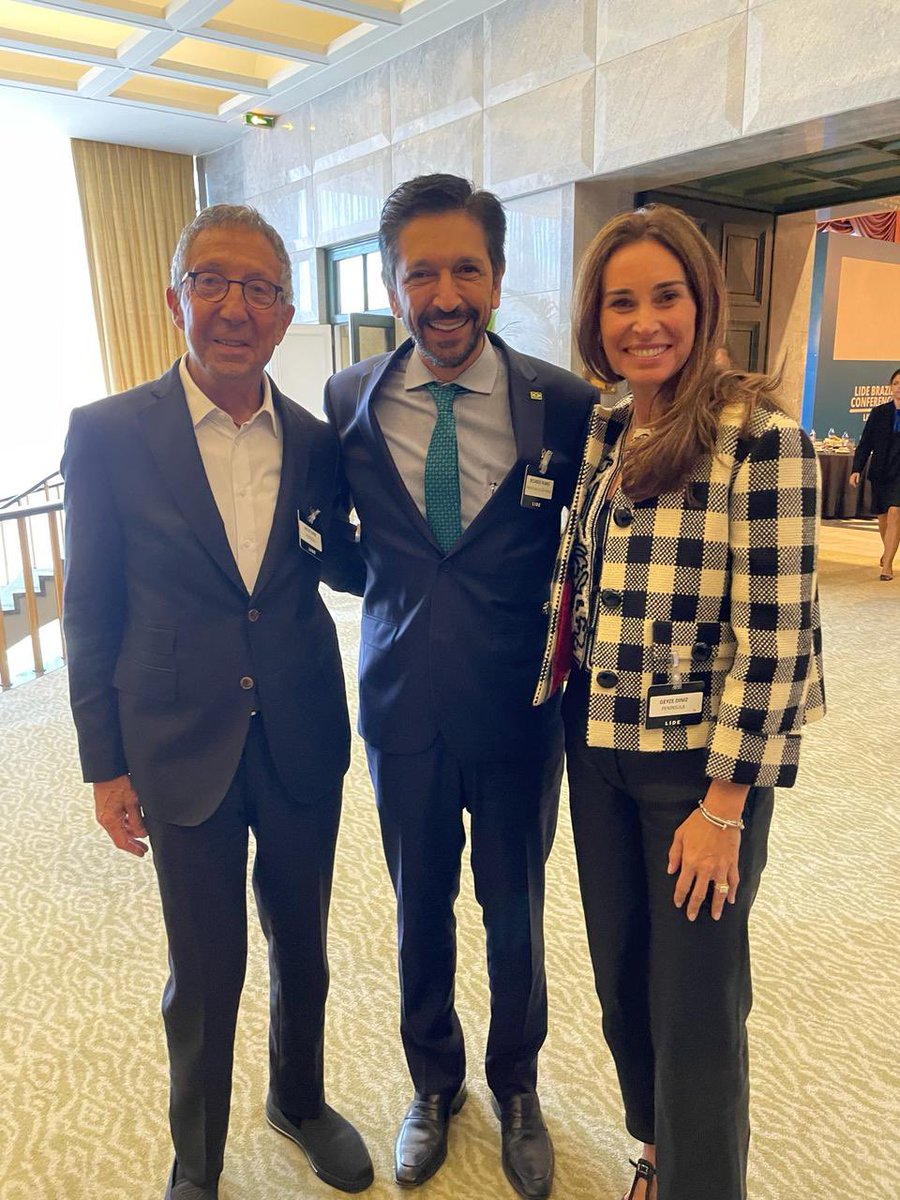 ricardo_nunessp's tweet photo. Abílio Diniz nos deixa, e deixa um legado de exemplo a ser seguido. Empresário bem-sucedido, gerador de emprego e de renda, ele também era pessoa admirável; um apaixonado por seu País e um sobrevivente aos infortúnios. Não baixou a guarda nem quando perdeu precocemente um filho, quando foi vítima da criminalidade, ou quando enfrentou históricas crises econômicas. Foi um grande brasileiro, paulista e paulistano. Fica a minha homenagem e o meu reconhecimento por tudo o que construiu e por tudo o continuará representando para todos nós. Fará muita falta. Aos familiares e amigos, minhas condolências. Que Deus lhes conforte neste momento difícil.