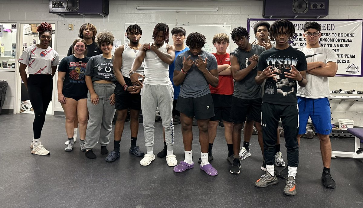 bj_whitehead's tweet photo. Sunday Crew! #barsloaded #daytonbarbellclub 
@laniewhitehead @MarcusJamesIII @azuniga_24 @Braeden_White6 @AshantiAllenjr2 @villa__emilio @2xtimesmj @jaleel_kendrick https://t.co/i10ozCGgnk