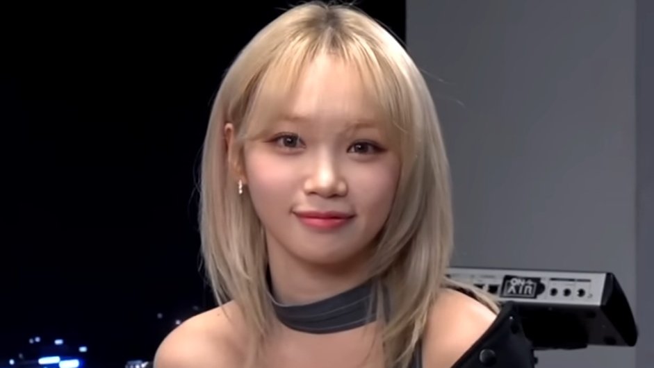 ⸝⸝•⩊•⸝⸝ 채원이 입꼬리 너무 귀여움 양쪽 꾹꾹