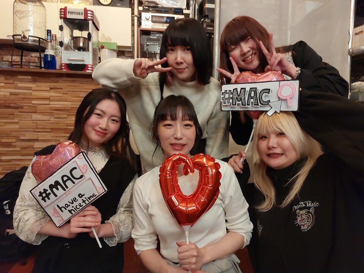 wl_girlsband's tweet photo. 昨日の #MAC バレンタイン企画LIVEありがとうございました！
初お披露目のキーボード @0916_iku 
1人増えて更にパワーアップしたMavisは如何でしたか？

今回のセットリストです！

1.C7(GO!GO!7188)
2.Wannabe(WonderLander)
3.新宝島(サカナクション)

#ガールズバンド https://t.co/BoX8y1lS9h