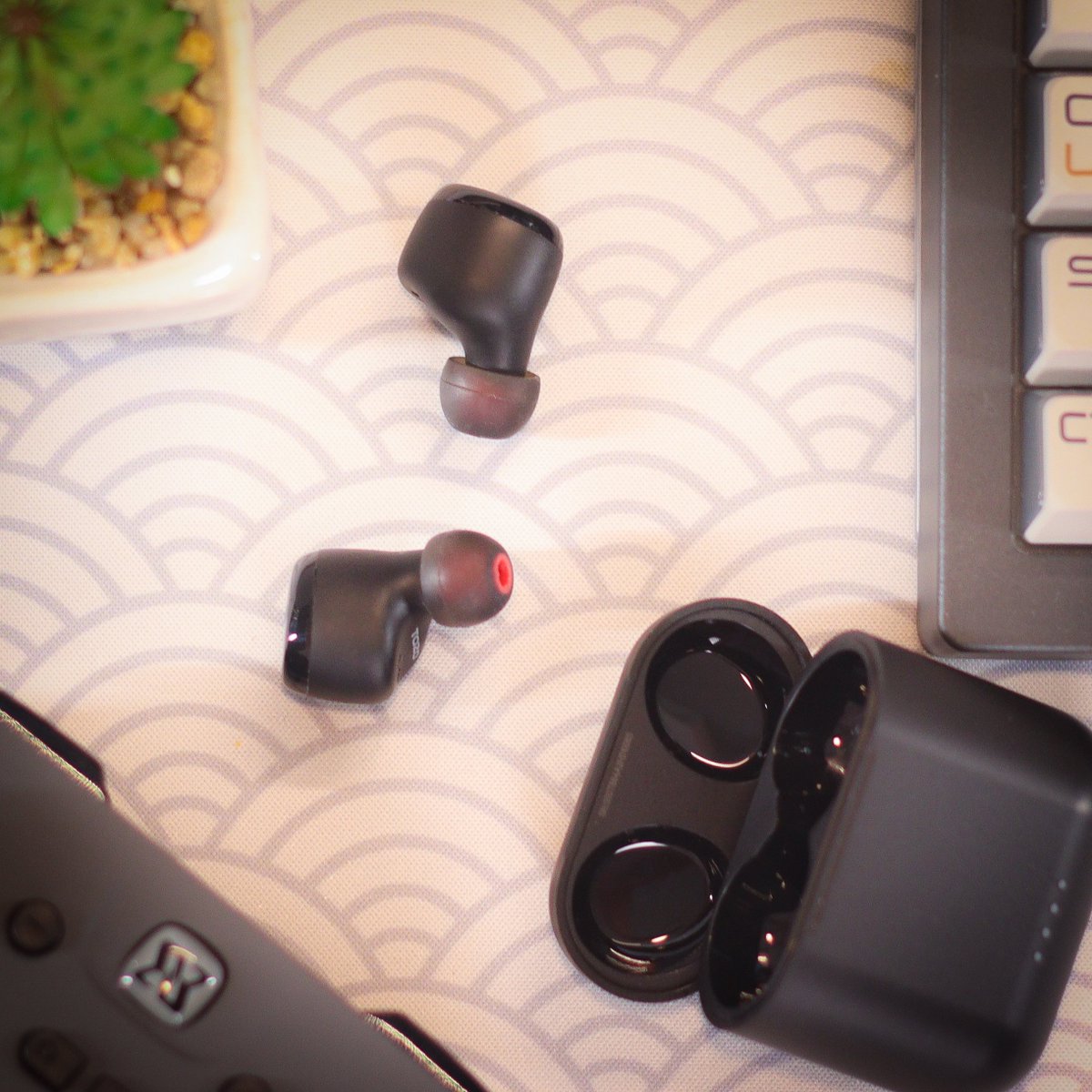 Jamming in style with @geracaosmartbr and the game-changing Tozo T6 earbuds! 🎧

#TOZO #TOZOT6 #TozoT6NextGen #earbuds #mood #style #lifestyle #vibes #music #StyleVibes #wirelessearbuds #tws #gadgets #tech #review