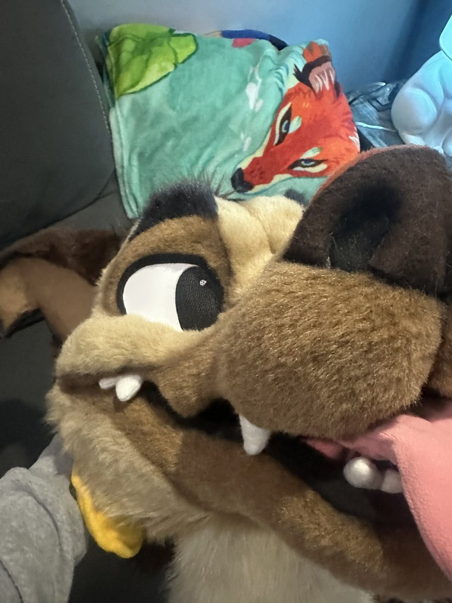 MadeFurYou's tweet image. We’re selling our Charlie Barkin head! Starting only at $1500! He has a posable tongue and comes with his pocket watch! thedealersden.com/listing/charli…