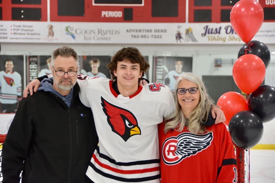Senior Night 🎓 (p4/4)

Thank you class of '24, we are so proud of you. Wishing you all the best! 

#cardinalhockey