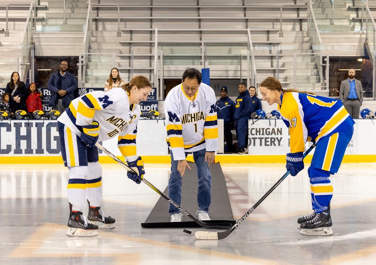 Thank you to @UMichPrezOno for dropping the puck before our last home game of the 2023-2024 season against Lake Superior State University. 
 
We appreciate your support of #Team28!

#GoBlue