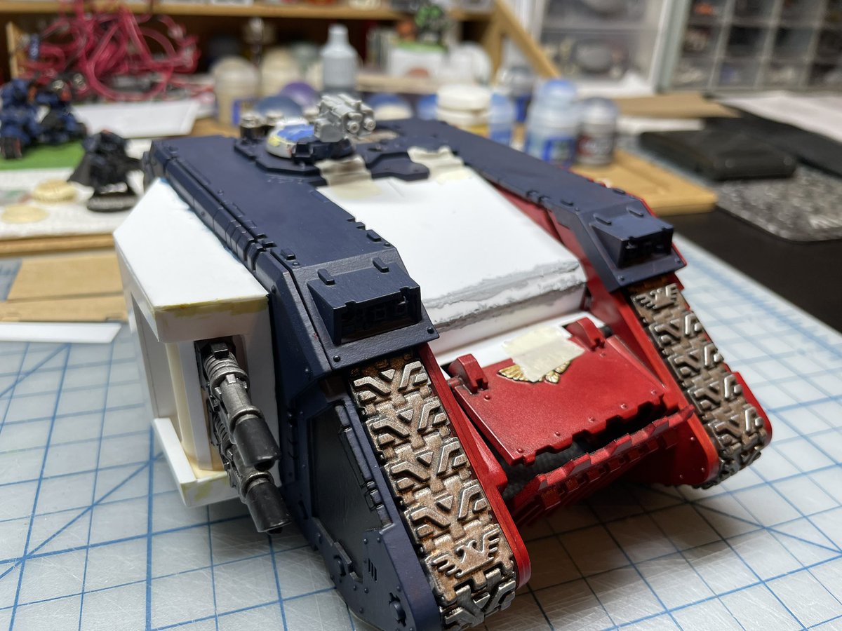 Velox_Mortis's tweet photo. Figuring out the middle. 

#landraider #warhammer40000 #warhammercommunity #miniatureconversion #spacemarines #landraidermkiib #wip https://t.co/d7r43fUJYf