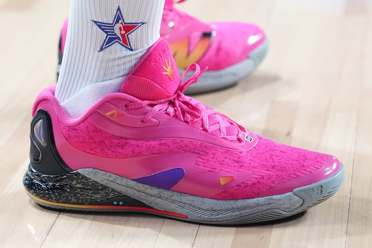 kawhi pink shoes