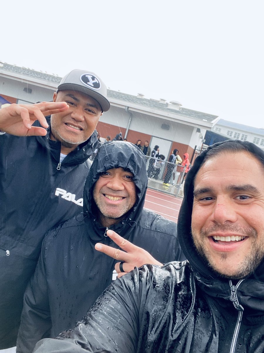 richie_beltram_'s tweet photo. Nice catching up with @morisuesue and @MLUYFI Marcus. Trying to stay dry 🌧️ watching this Hwy 4 talent in Pinole Valley 7’s tournament https://t.co/KmA8lMEB0f