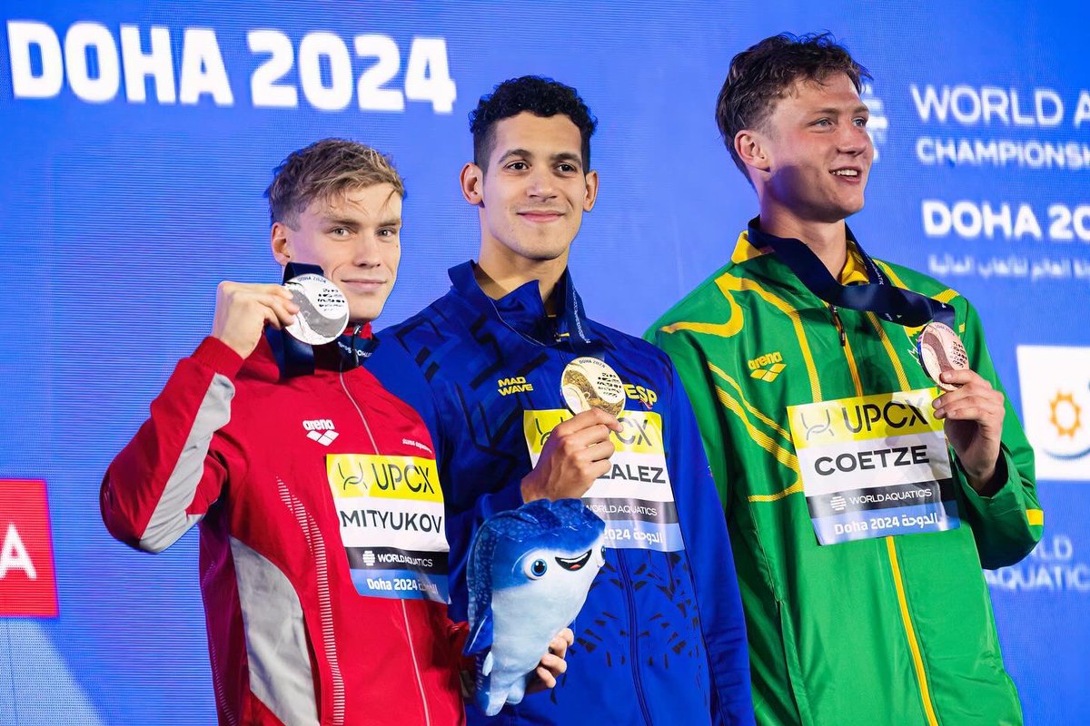 hglezoliveira's tweet photo. Dos veces en la misma semana que duermo 0h😅 no me lo esperaba aunque me alegro del porqué… porque somos ¡¡CAMPEONES DEL MUNDO!! 🇪🇸🥇🌍

Mil gracias a todos gritando y deseándonos lo mejor al equipo de natación en estos mundiales de Doha
(Continúa hilo…) https://t.co/O37p0B4TOc