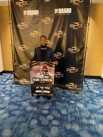 Blessed for Lil Mark to get 7th grade running back of the year @CoachBenReaves @borntocompete @MiltonEagles_FB @CoachNaldo @CoachCLewis_ @dylanlewis0_ @CoachRMWilliams