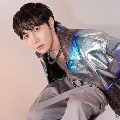elsserafim's tweet photo. HUH YUNJIN to be featured on BTS J-Hope's special album "HOPE ON THE STREET VOL.1" https://t.co/mnPqberB5u