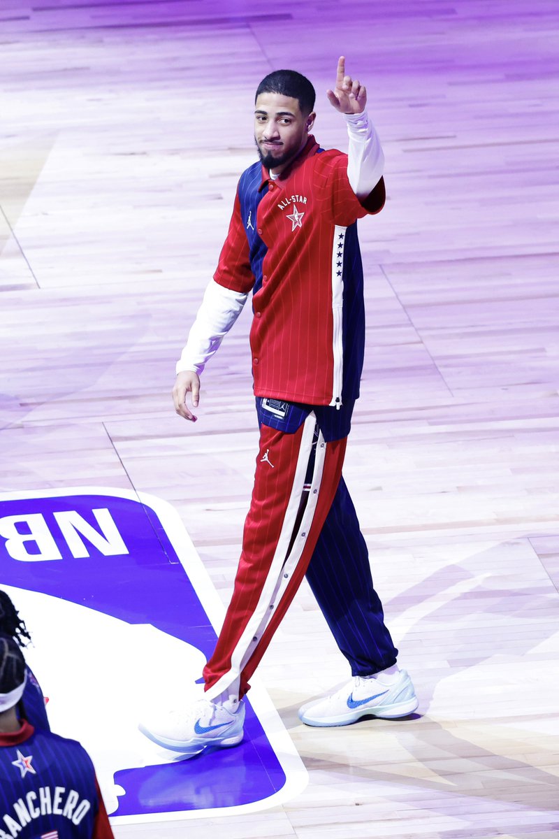 BleacherReport's tweet photo. The All-Star warmups were 🔥 https://t.co/0SmYwLLiH1