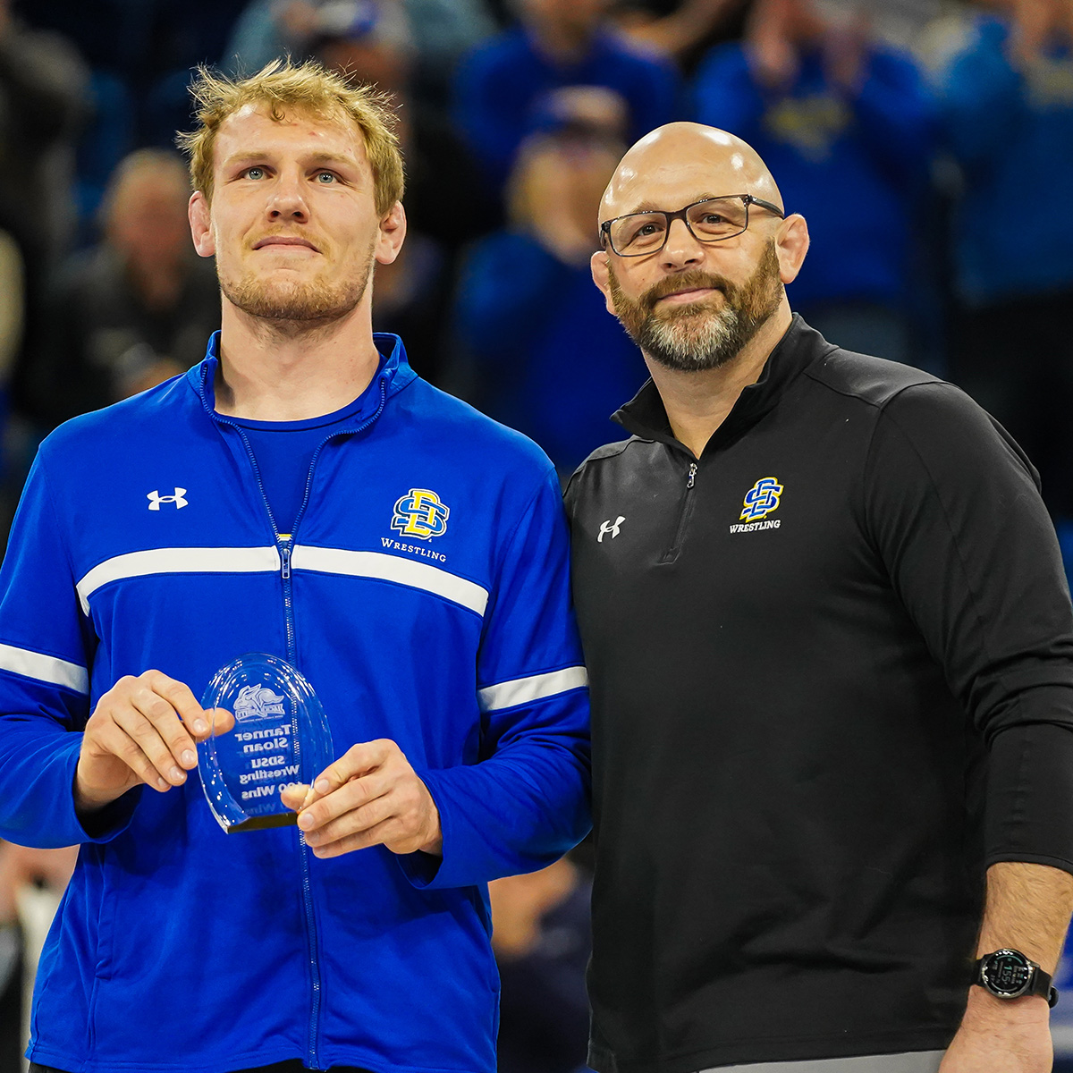 GoJacksWrestle's tweet photo. Prior to today's dual against Missouri, Tanner Sloan was presented with a plaque by head coach Damion Hahn for reaching the 100-win mark. Sloan recorded career win No. 104 with a pin of the Tigers' Rocky Elam.
#GetJacked https://t.co/QvGrTeC9Yd