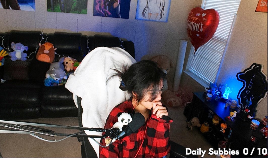 XLoba9's tweet image. If you’re wanting to be streamer as a FT, it’s not just about hitting the live button &amp;amp; that’s it. 

It’s about:
-Working on content &amp;amp; posting it everywhere.
-Watching your own VODS to see where you can improve, there’s always room for improvement.
-Staying up late doing research…