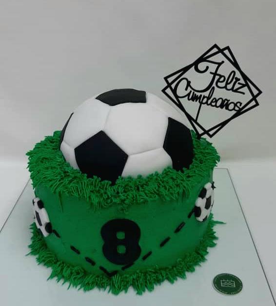 AvilasCake's tweet photo. Ahora les toca a los consentidos de la casa,   amante del fútbol.  Les tenemos esta Torta con balón de fútbol totalmente comestibles ideal para compartir con los amigos
#Caracas #Venezuela Sambil Altamira #18Feb https://t.co/Q31q5TiA9I