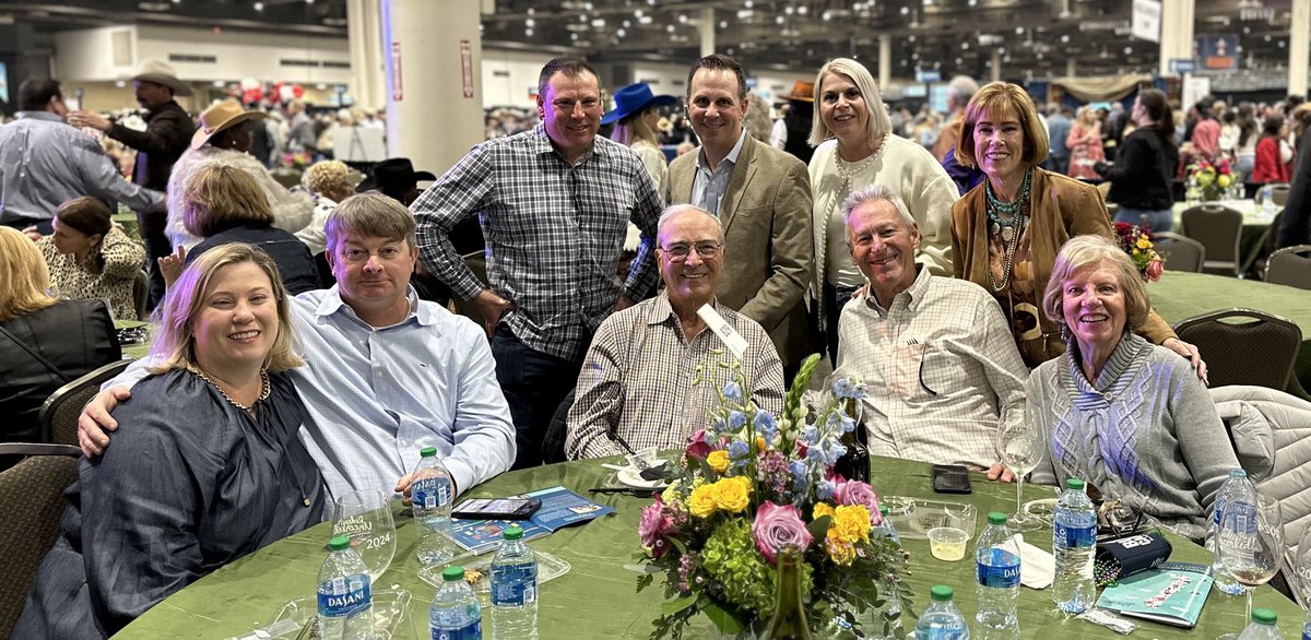 DarcyMingoia's tweet image. #RodeoUncorked #goodcause #greatfun