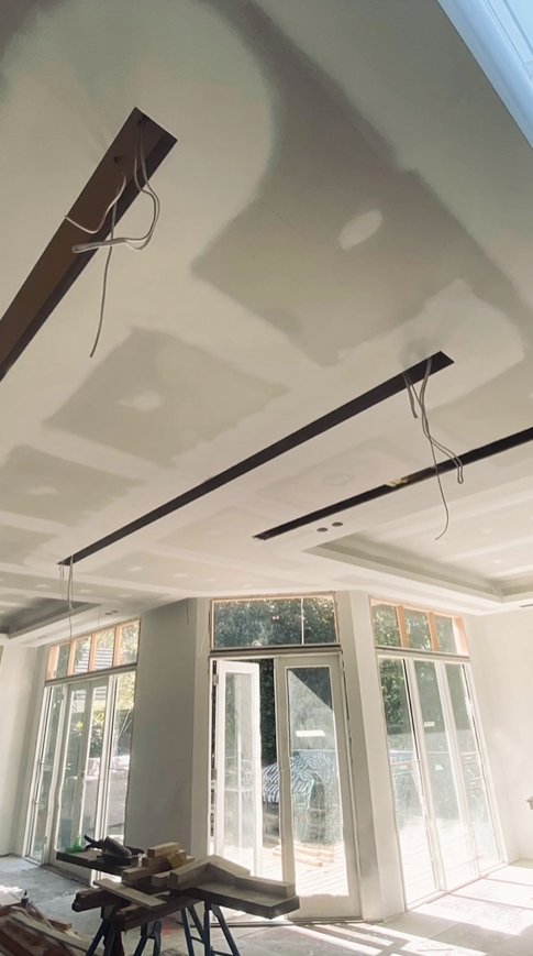 EzConceptGlobal's tweet photo. A home for recessed lighting as formed by FastCap niches. Brilliant installation and project shots from Innovative Interiors.
#FastCap #CustomRebates #CeilingRebates #Niche #ArchitecturalFinishes #CeilingDesign #HomeSolutions #Modern #EZConcept #Studco #CustomMade #HomeHacks https://t.co/n48uIH4vie