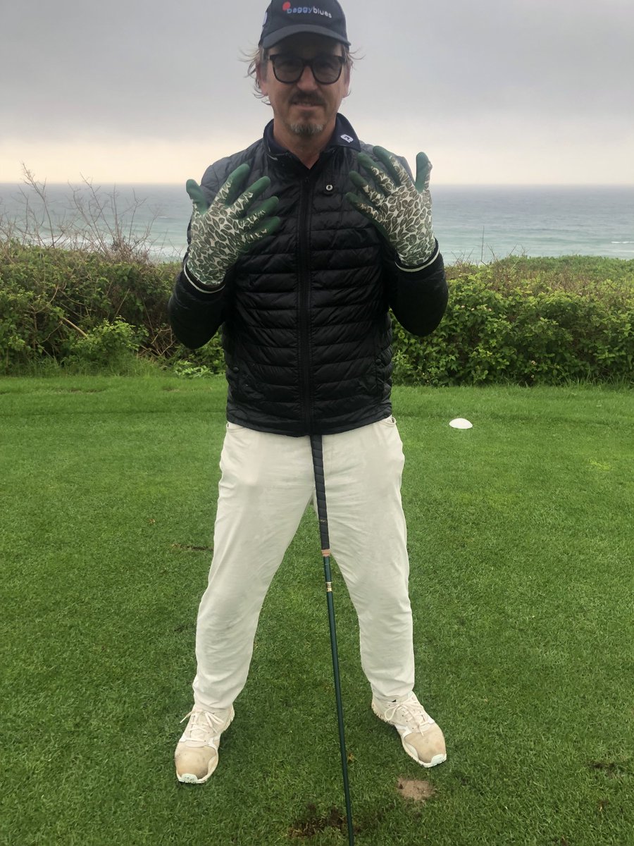 Robbo always thinking outside the box. Playing golf ⁦@ShellyBeachGolf⁩ in the wet today and Robbo pulls out the garden gloves for better grip. OMG🤪