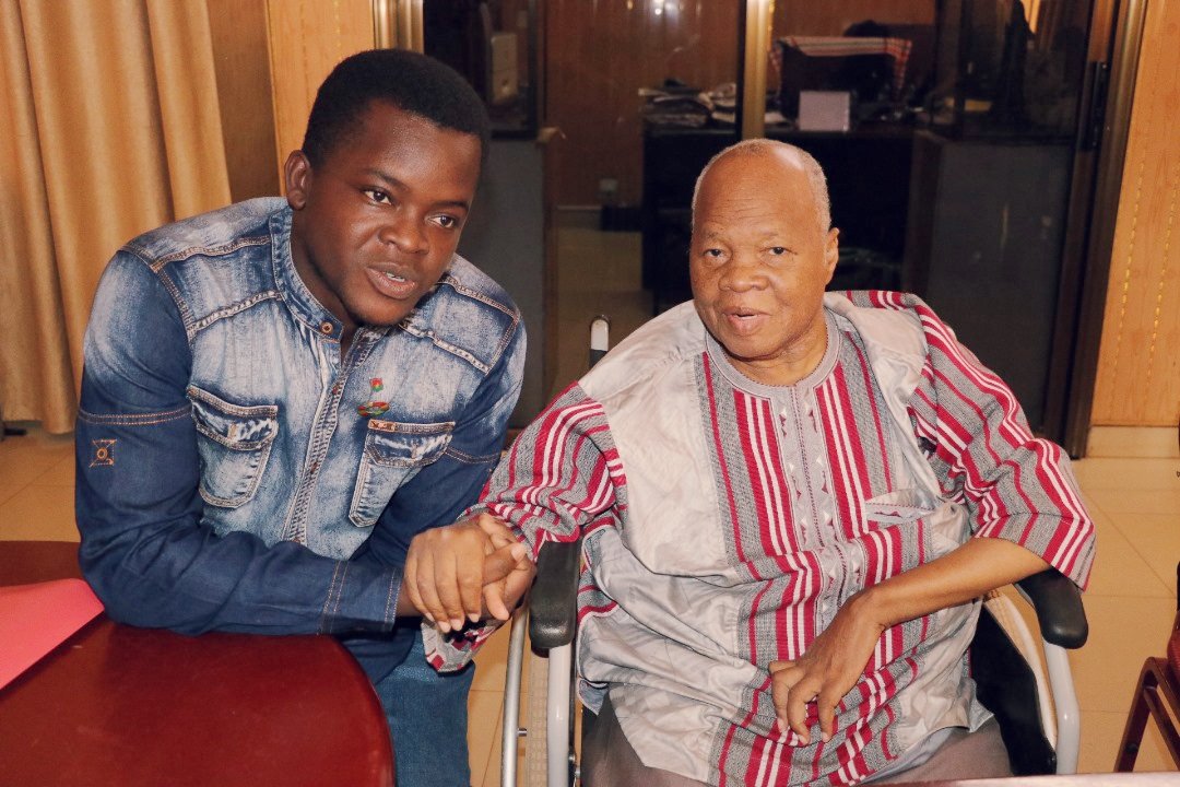 Des moments inspirants partagés avec Me Alidou OUÉDRAOGO que j'ai eu le plaisir de rencontrer à #Ouagadougou.
#Goalkeeper2030_Burkina
<a href="/USIP/">U.S. Institute of Peace</a> <a href="/gatesfoundation/">Gates Foundation</a> <a href="/FShareTheSmile/">ShareTheSmile Foundation</a> <a href="/SuuduAndal/">SUUDU ANDAL</a>