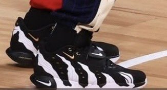 FanboyInstinct's tweet photo. @KingJames @Nike I see what you did there. This better not be some PE not available to the public. Drop these ASAP! https://t.co/Nmw2xYOlT9