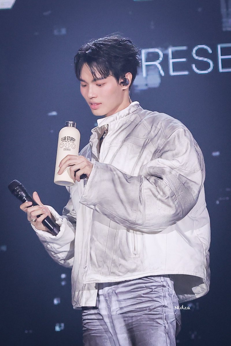 f_uj_ic_o's tweet photo. #WinHolidateFancon 
2024/02/17
#winmetawin #ไบร์ทวิน 

Club Sturdy Bottle 
#ClubSturdy #velencebkk https://t.co/dsJwWzA7zV