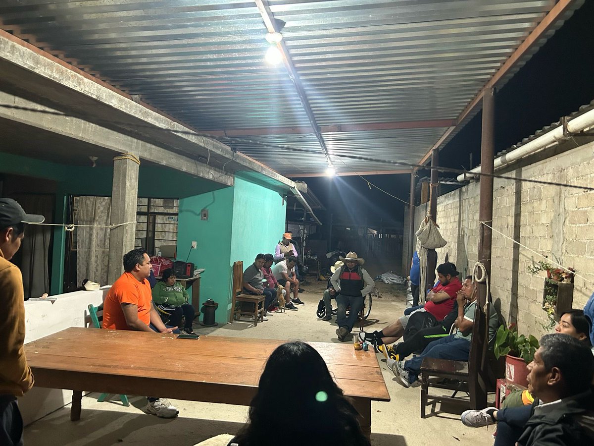 juliomoriba's tweet photo. Buena reunión con buenos amigos en Santa Cruz Lachixolana, Suchilquitongo, Etla. #YoMeEncargo https://t.co/rRugcjGosw