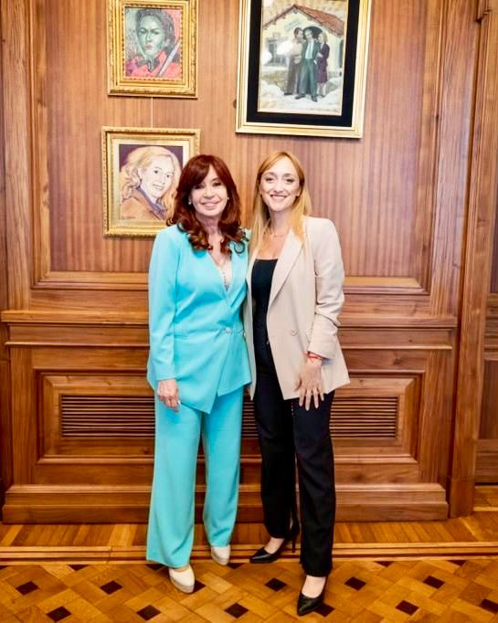 Feliz cumpleaños <a href="/CFKArgentina/">Cristina Kirchner</a> ❤️
Arquetipo del nunca aflojar.