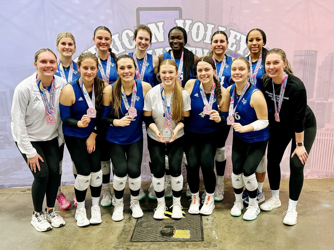 ‼️DOUBLE QUALIFIED‼️ 
18 Adidas has upgraded to an Open Bid!!!🔥🔥 These girls competed TOUGH this weekend at AVC 18s Qualifier and took home 3rd in 18 Open🥉

We are so proud of the way this team is setting the tone for our younger athletes💙
#TAVFam
#TAVHou18Adidas
#NextLevel