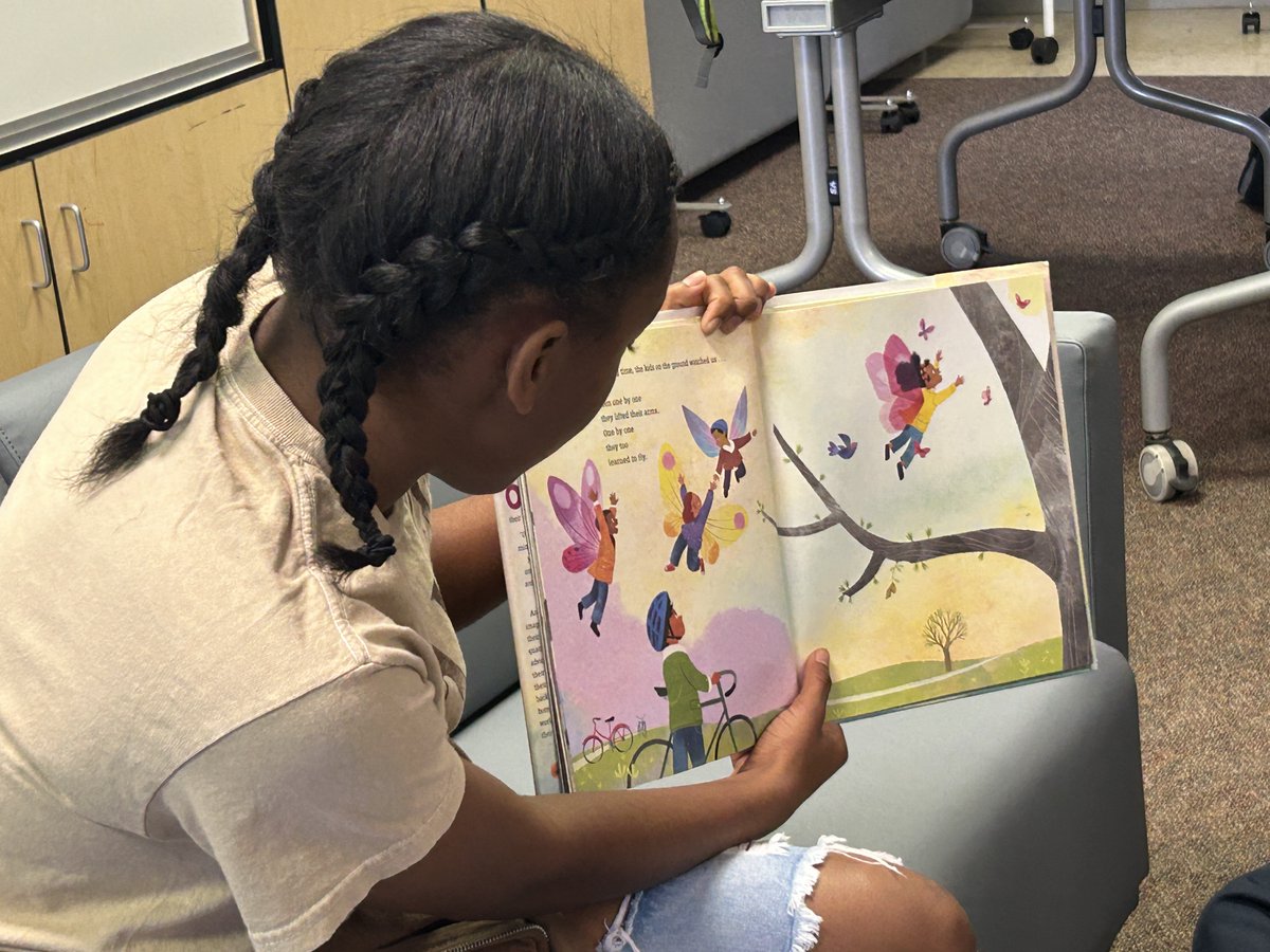 PricePanthers's tweet image. 📷
pricepanthers

A big THANK YOU to the Warren High School Black Student Union for joining us on Friday 2/16 to engage in read-aloud sessions with our 4th &amp;amp; 5th graders. Everyone enjoyed the stories they listened to in celebration of Black History Month!  #DUSD #bearsandpanthers