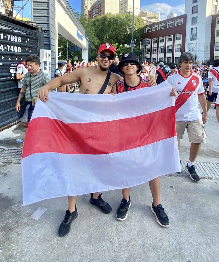 luqita97cjs's tweet image. La policía nos sacó el carnet de Magui , cambie un porro por esa bandera escabiamos como locos y entramos
Igual ,  siempre river 
El domingo cueste lo que cueste