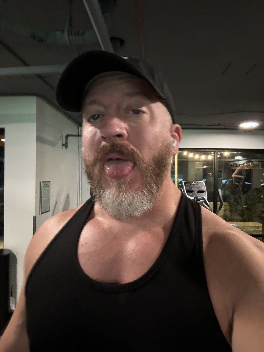 Trying out a new gym, so obviously need to assess the lighting situation.