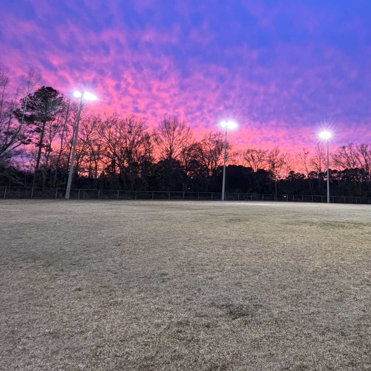 “Baseball/softball skies &amp; ballpark vibes.” Here comes another season… #baseballlife #baseballseason #softballlife #softballseason #ballparksunset