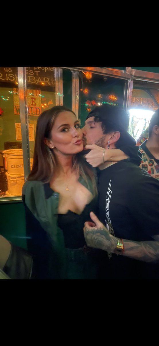 TreyPuppy's tweet photo. 😍🦦 https://t.co/BhRDiRB254