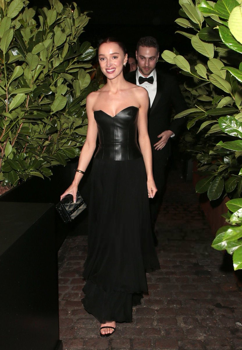 DynevorDaily's tweet photo. Phoebe Dynevor seen attending the BAFTAs: Netflix afterparty at Chiltern Firehouse on February 18, 2024 in London, England. https://t.co/e1VEcbCOIZ