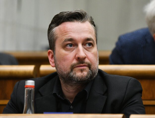 🇸🇰 Vice Speaker of the Slovak Parliament Ľuboš Blaha about Navalny's death: 

It’s sad, of course, that the man died, but it’s strange that the whole West is now cheerfully promoting conspiracy theories here, and his death has not even been investigated. Putin definitely didn’t