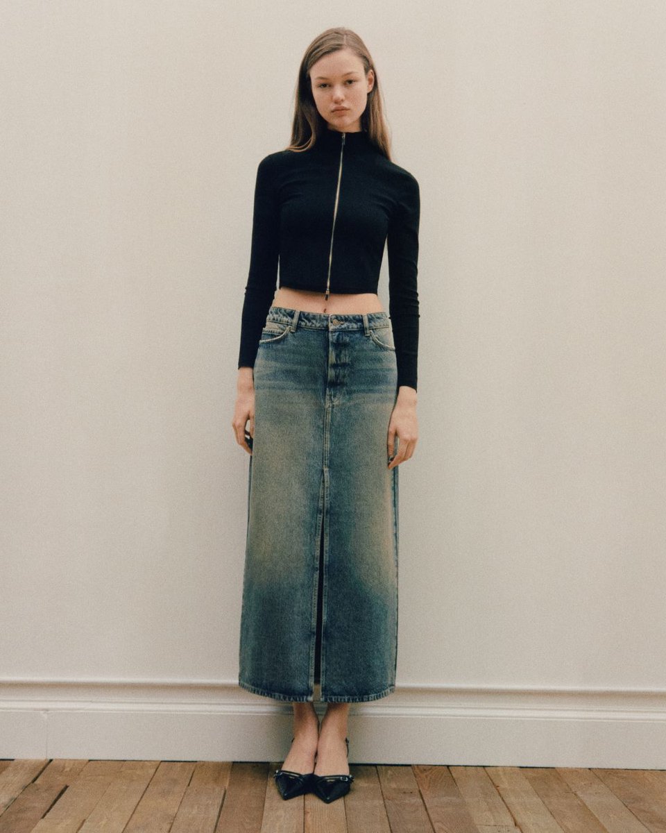 Descubre en Mango de #LosValles las faldas #denim largas, la nueva #tendencia que puedes combinar de mil formas diferentes.