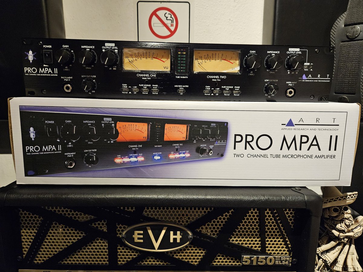 Installing new equipment in the studio 🎚🪛🎛😎🤘🏼.
#promaii
#art
#tubeamp
#recordingstudio 
#estudioorbital 
#producerlife 
#gearporn
#evhgear
#5150amp