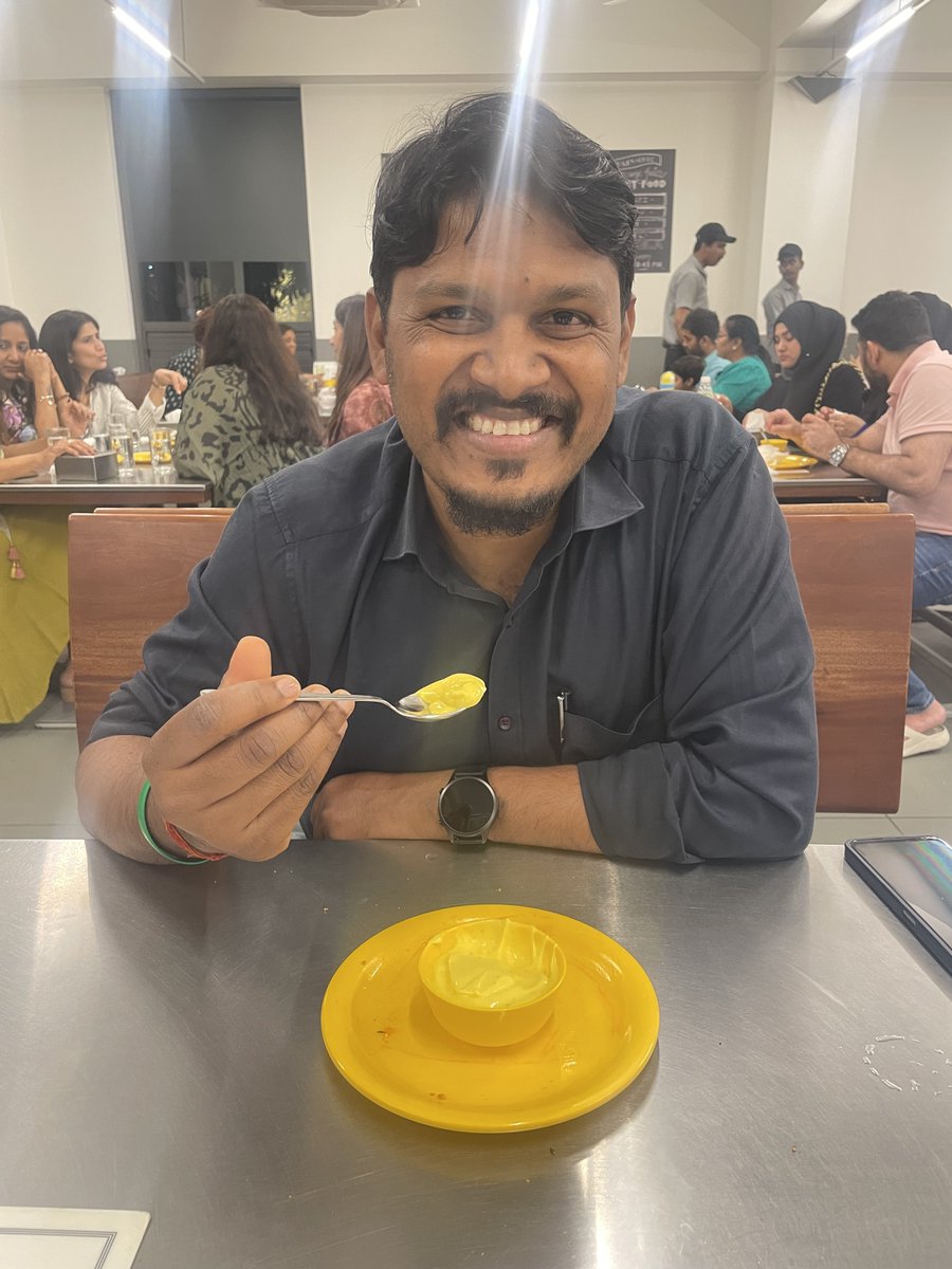 3_Sided_Coin's tweet image. last Saturday, we had a fantastic Design Baithak session with Kshitiz Anand at our studio.
Kshitiz shared his experiences of working with #ComplexProblems in Education, Healthcare, Gender Empowerment in the Indian context.
ps: we hosted kshitiz for #dessertfriday too.