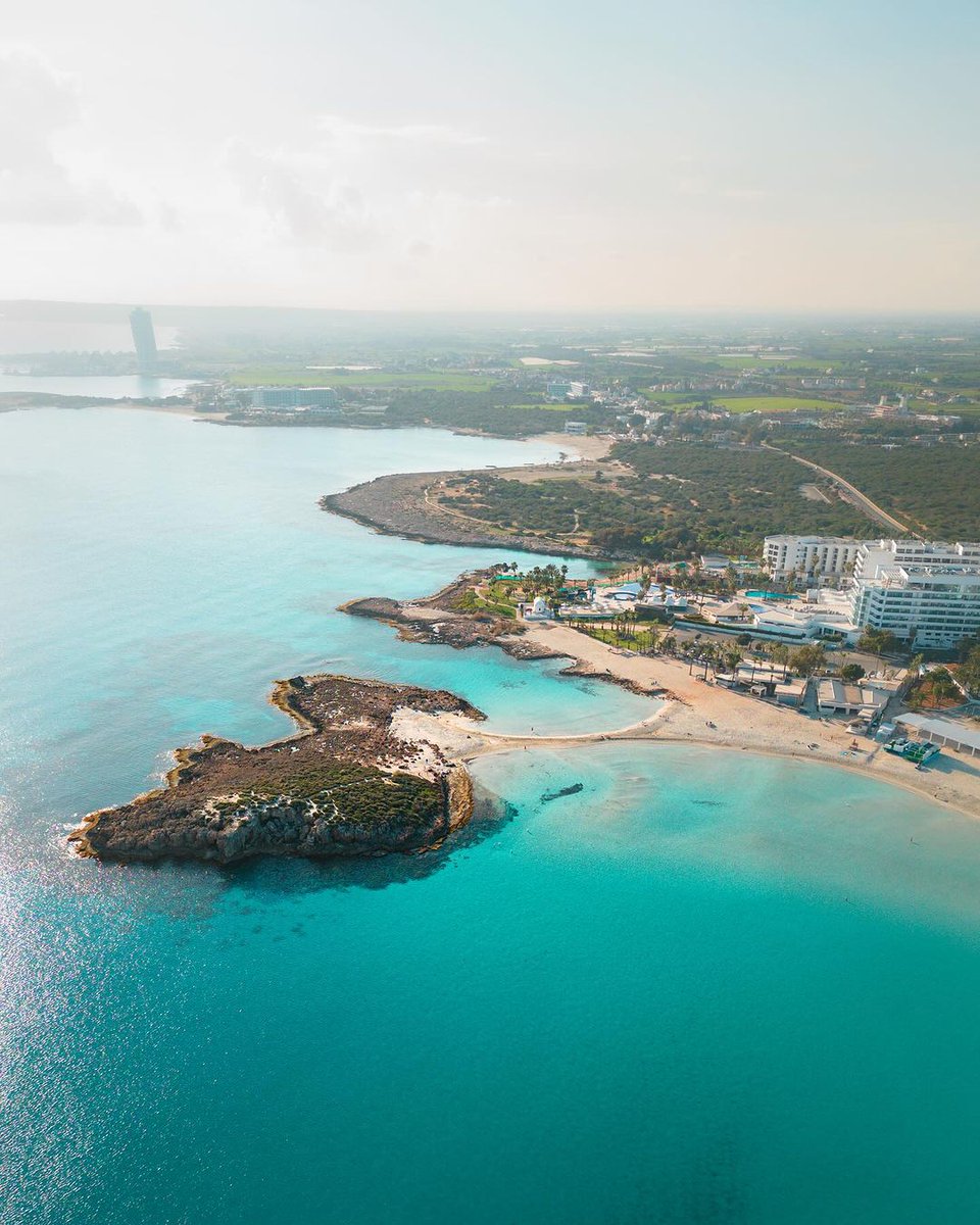 Ever wondered what Nissi Beach looks like at this time of the year? 🌴☀️ Wishing you a fantastic week ahead! 🌺😊 #visitcyprus #nissibeach #ayianapa 📷 IG np.v1sion