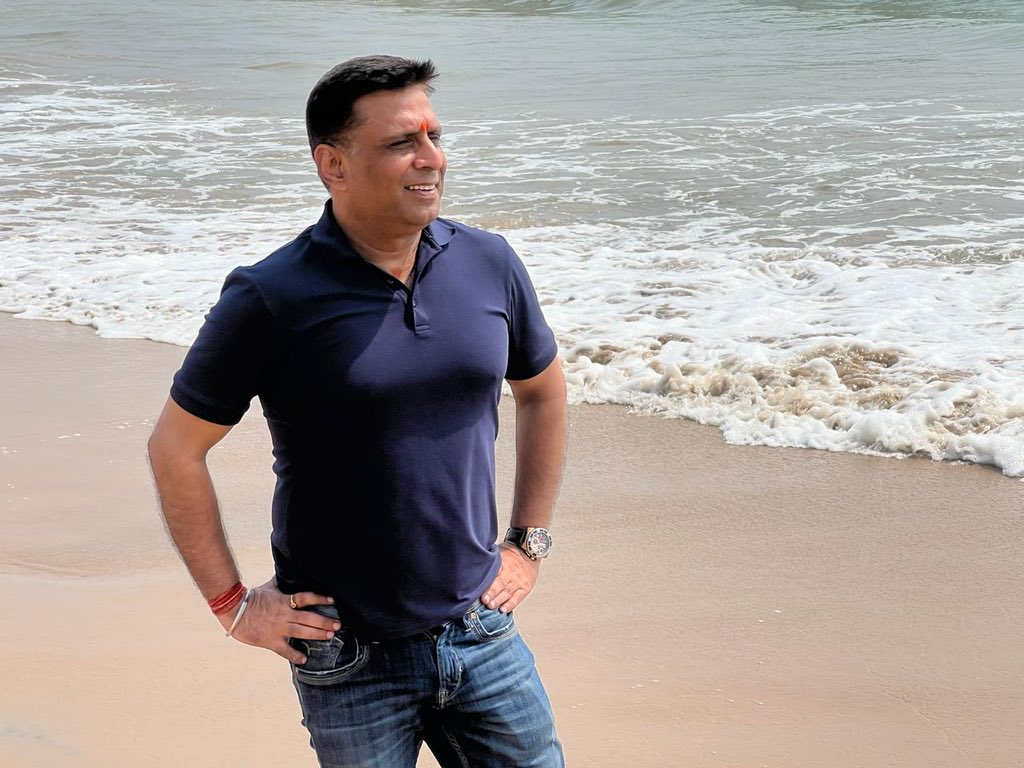 ShamsherSLive's tweet image. "The waves of the sea help me get back to me." #Sea #Beach #Tides