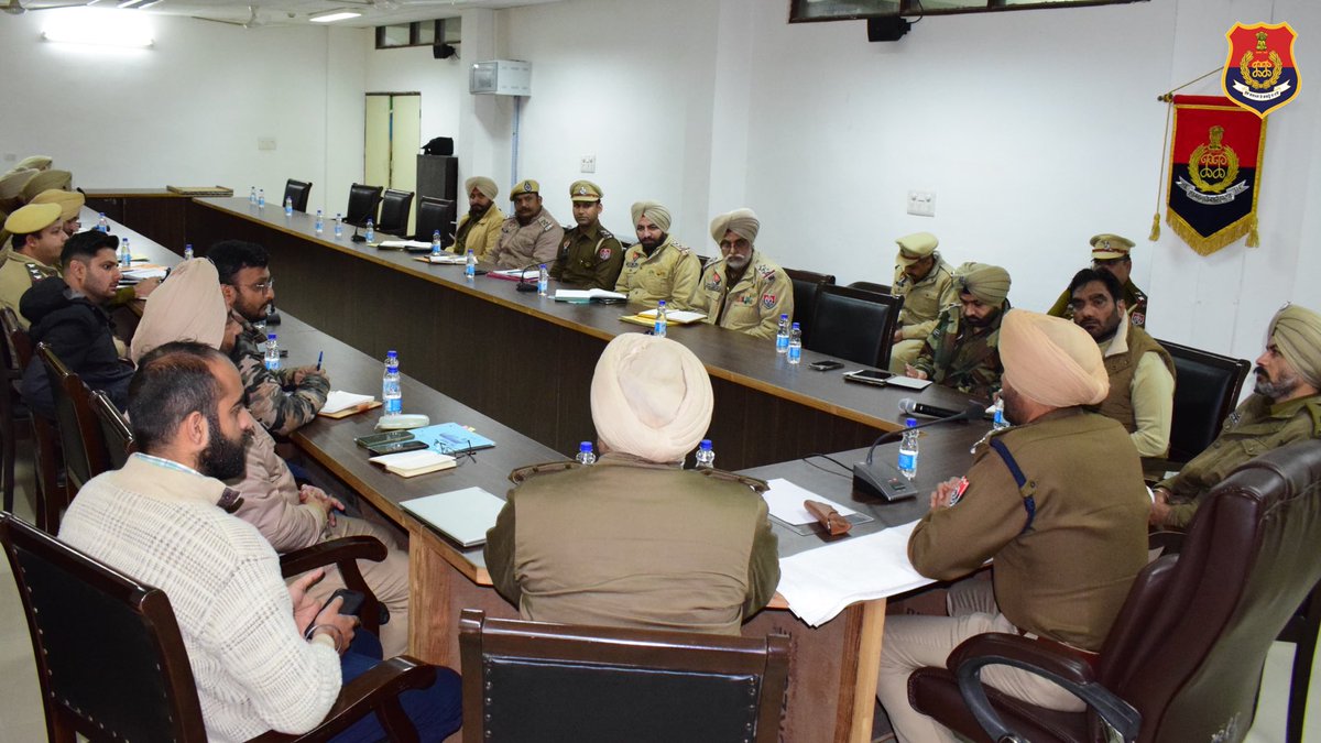 🚨#PathankotPolice takes a strong stand against illegal mining!

SSP Pathankot has conducted a meeting with GO’s & SHO’s of Pathankot Police & mining officials to discuss penalty recovery, preventive measures & micro management to crack down on offenders. 
#IllegalMining