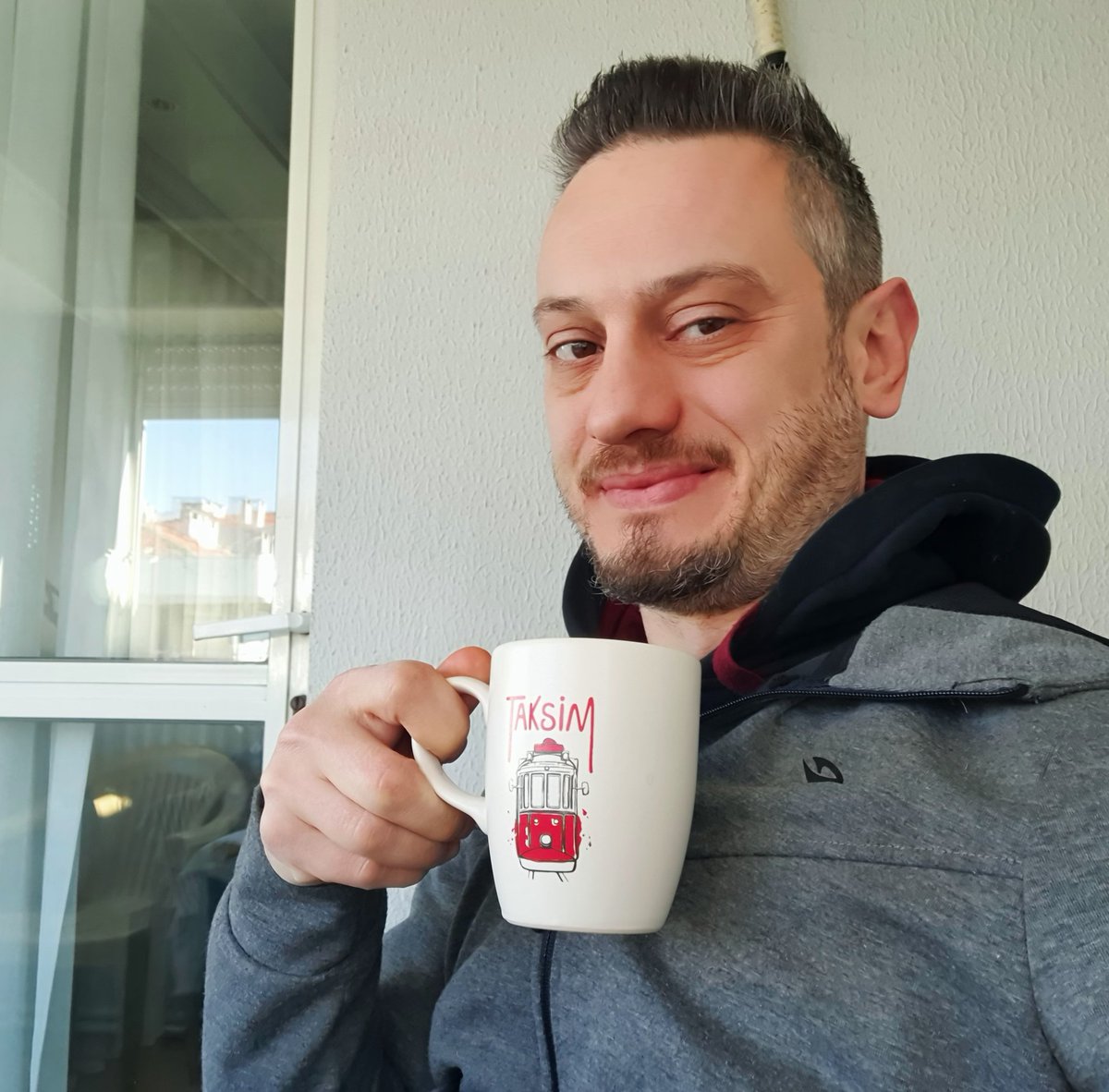MuTTi_SaKLi's tweet photo. Madem bayılamıyoruz o halde ayılalım 🙃 https://t.co/5iXrMSsOqR
