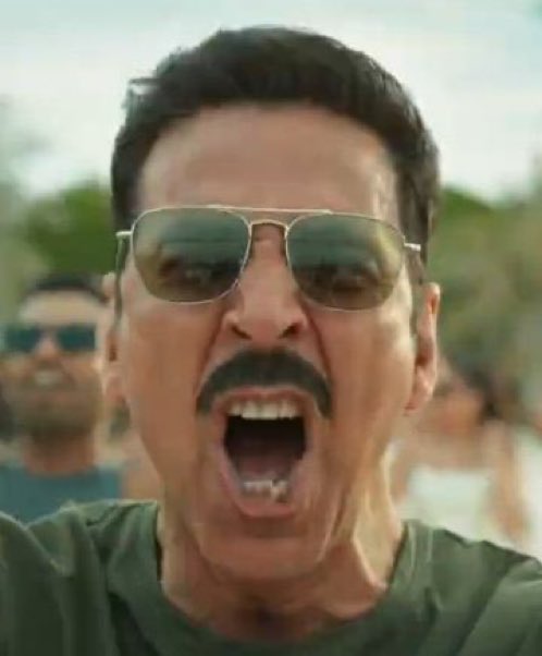 #JhoomeJoPathaan had 1.9M views and 400K+ likes in 1 hour

#BadeMiyanChoteMiyan title track in 3+ hours has 1.3M views and 60K likes

AUKAAT of waiter #AkshayKumar in front of his ABBA #ShahRukhKhan