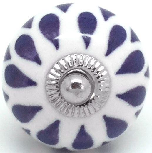 ThesePleaseLtd's tweet photo. Clearance bargains cupboard knobs at £1. Shop online https://t.co/AchImm9pyn #earlybiz #upcycle #chalkpaint #anniesloan #Frenchicpaint #upcycle #ceramic #knobs #DIY https://t.co/vMKfdLrhAq