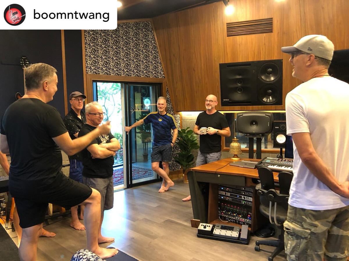 BoomnTwang's tweet photo. Well our Thailand Boom n Twang Bass & Guitar Retreat has come to an end but what a great few days. Thanks to everyone involved: Mike, Jon, Waclaw, Hank, Howard, Joy and Chris
#boomntwang #musicretreat #basscamp #guitarcamp #jamiroquai #paulturnerbass #robharrisgtr #karmastudios https://t.co/SfP3qcePIx